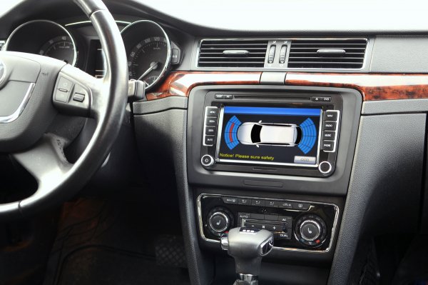 Штатний головний пристрій Roadrover Volkswagen B6 i10.Шукаємо дилера в Черніцях