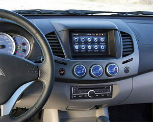 Купить Штатную магнитолу  Roadrover Mitsubishi L200.Киев,Донецк,Львов,Винница.